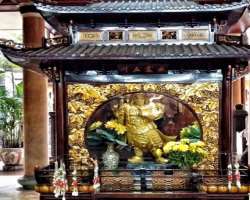 You can have a visit to the Seng Guan Temple which is a Buddhist temple located adjacent to the market.